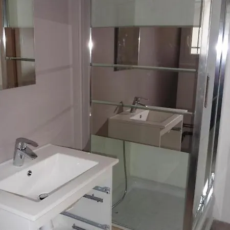 Les Lilas Bed & Breakfast *